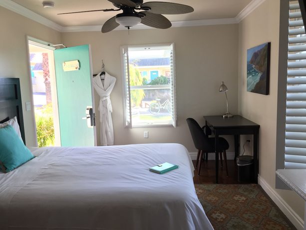 Imagen de la habitación del Hotel Beach Bungalow Inn and Suites. Foto 11
