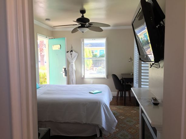 Imagen de la habitación del Hotel Beach Bungalow Inn and Suites. Foto 17