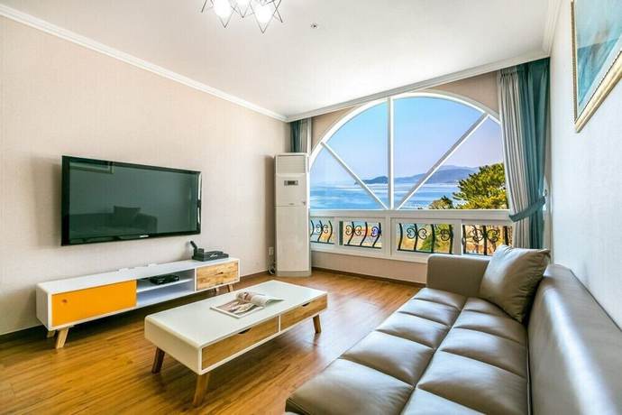 Imagen de la habitación del Hotel Beach Castle and Resort. Foto 2