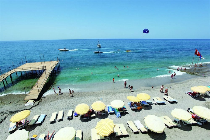 Imagen de los exteriores del Hotel Beach Club Doğanay. Foto 9