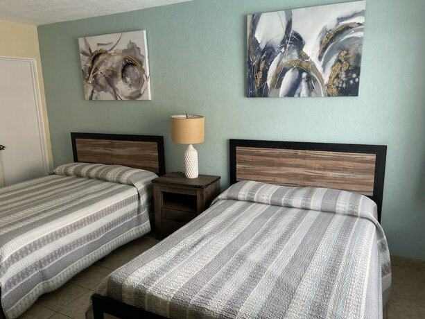 Imagen de la habitación del Hotel Beach Colony Motel. Foto 12