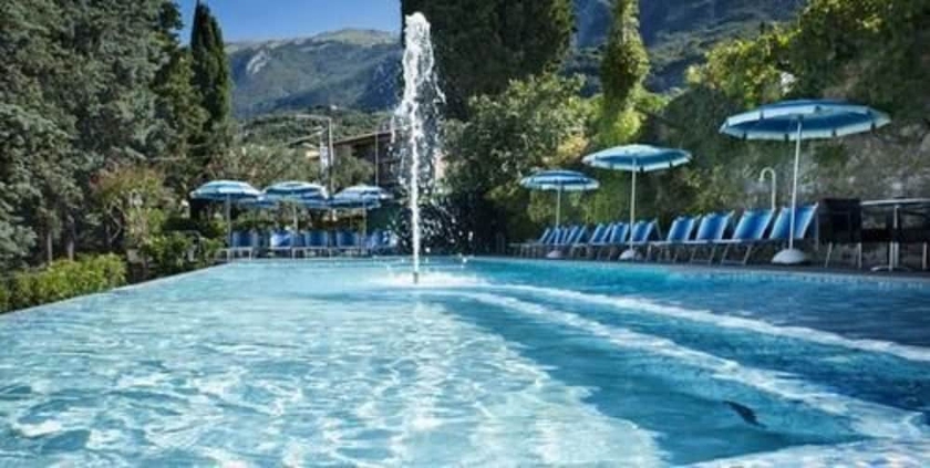 Imagen de la piscina del Hotel Beach Du Lac. Foto 16