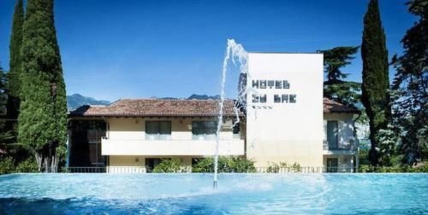 Imagen de la piscina del Hotel Beach Du Lac. Foto 17