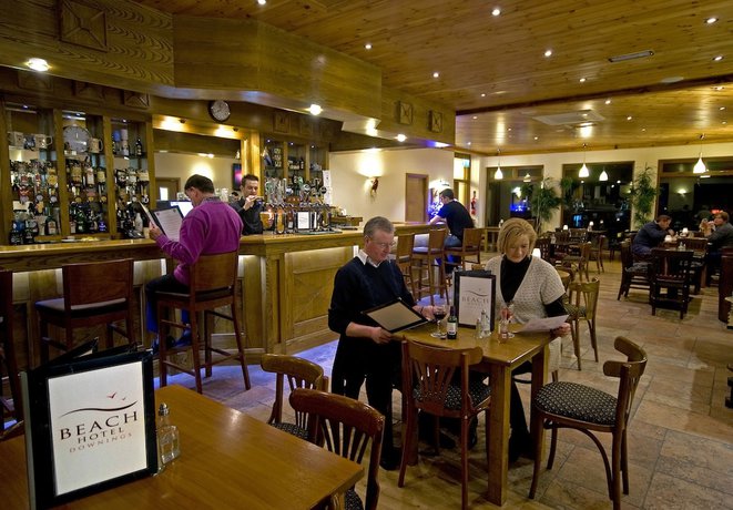 Imagen del bar/restaurante del Hotel Beach. Foto 7