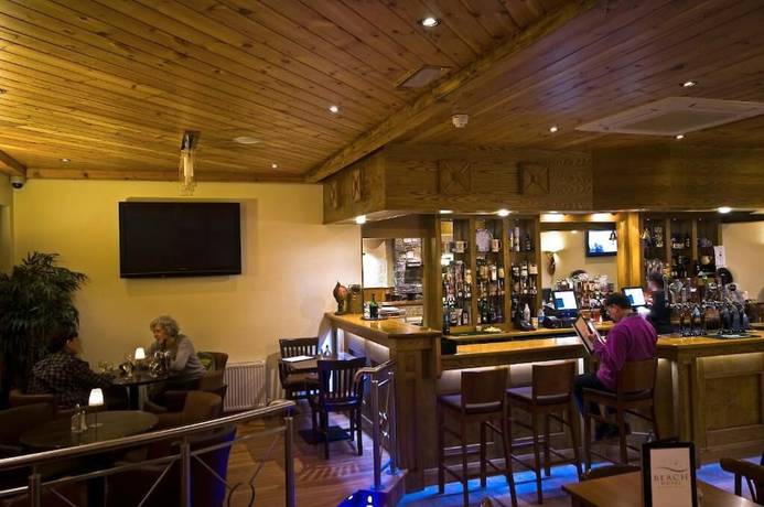 Imagen del bar/restaurante del Hotel Beach. Foto 8