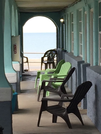 Imagen de los exteriores del Hotel Beach Front Motel. Foto 14