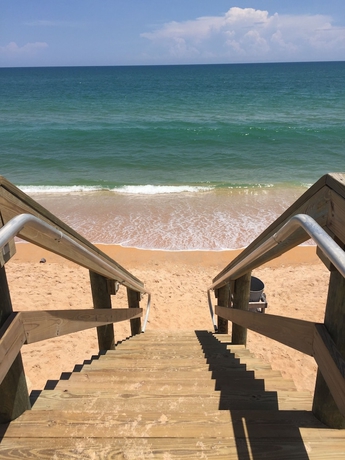 Imagen de los exteriores del Hotel Beach Front Motel. Foto 15