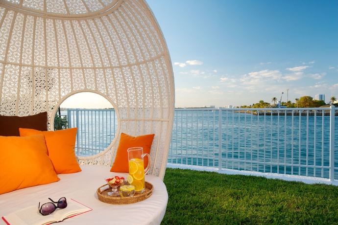 Imagen de los exteriores del Hotel Beach Haus Bal Harbour. Foto 11