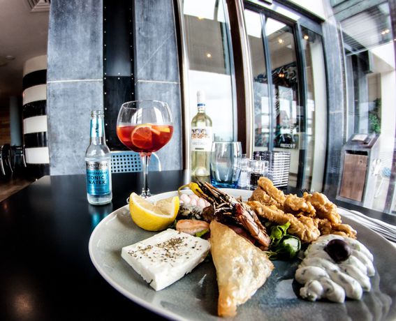 Imagen del bar/restaurante del Hotel Beach Helios by CW Hotel Collection. Foto 6