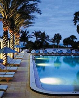 Imagen de la piscina del Hotel Beach House Bal Harbor. Foto 2