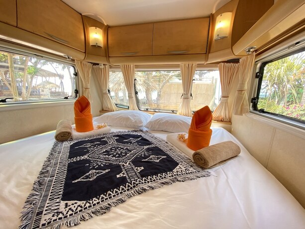 Imagen de la habitación del Hotel Beach House Camp. Foto 17