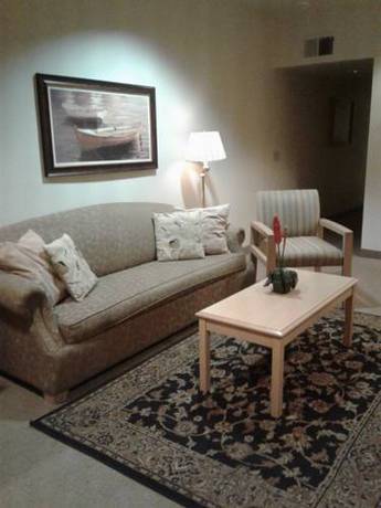 Imagen de la habitación del Hotel Beach House Inn and Suites. Foto 8