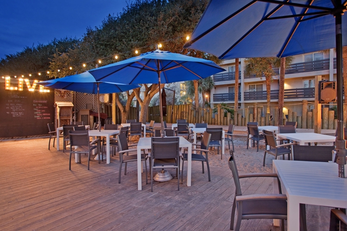 Imagen del bar/restaurante del Hotel Beach House Resort Hilton Head. Foto 2