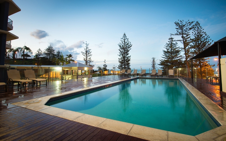 Imagen de la piscina del Hotel Beach House Seaside Resort Coolangatta. Foto 16