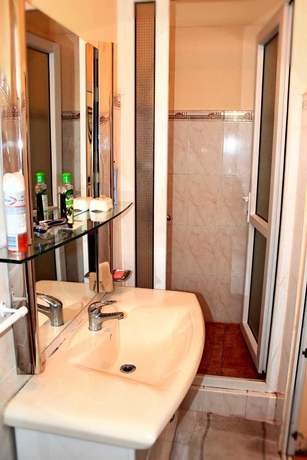 Imagen de la habitación del Hotel Beach Paradise Villas. Foto 3