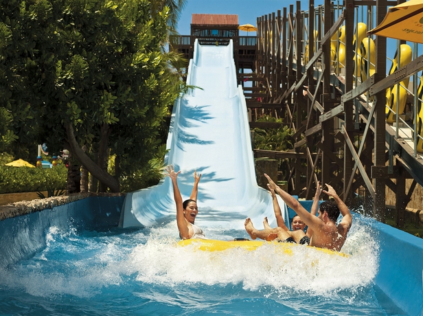 Imagen de la piscina del Hotel Beach Park Oceani. Foto 12