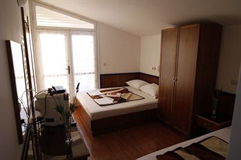 Imagen de los exteriores del Hotel Beach Plaza, PODGORA. Foto 16