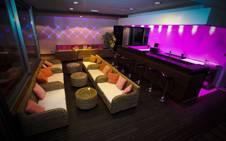 Imagen del bar/restaurante del Hotel Beach Split. Foto 2