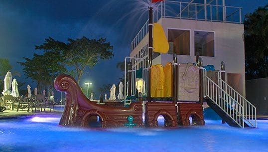 Imagen de la piscina del Hotel Beach Sunset. Foto 17