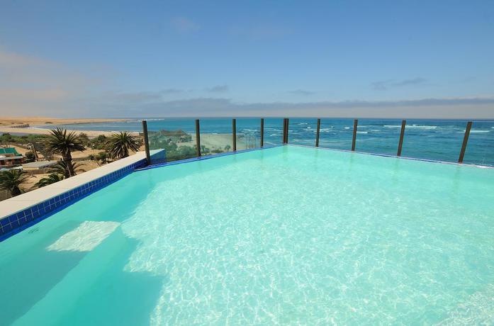 Imagen de la piscina del Hotel Beach Swakopmund. Foto 15
