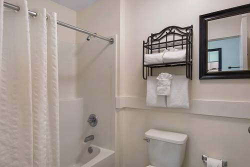 Imagen de la habitación del Hotel Beach Tower By The Sea. Foto 6