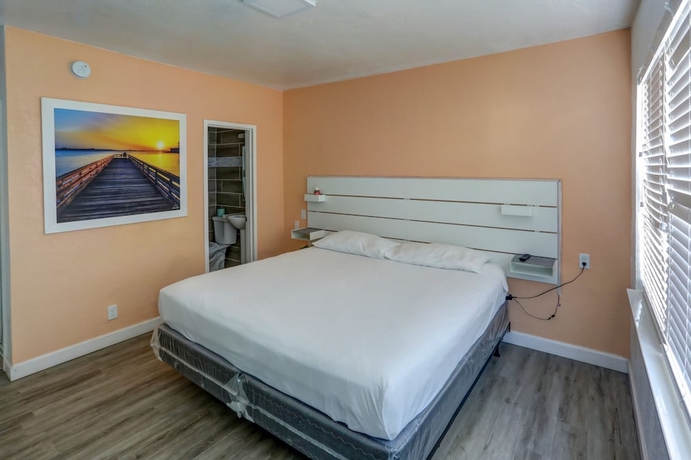 Imagen de la habitación del Hotel Beach and Town Motel. Foto 5