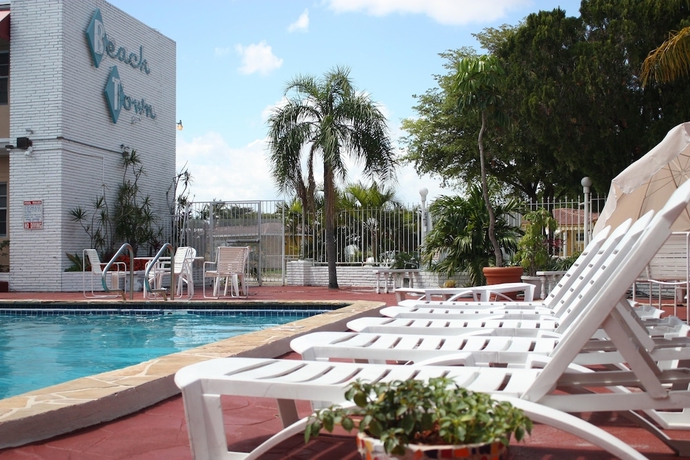 Imagen de los exteriores del Hotel Beach and Town Motel. Foto 11