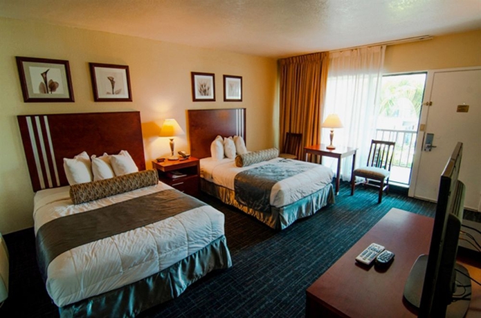 Imagen de la habitación del Hotel Beachcomber Beach Resort. Foto 10