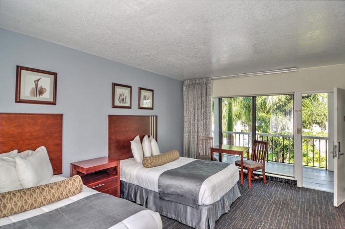 Imagen de la habitación del Hotel Beachcomber Beach Resort. Foto 11