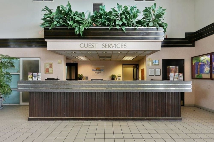 Imagen de los interiores del Hotel Beachcomber Beach Resort. Foto 13