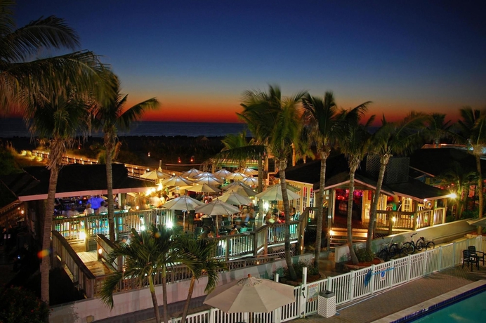 Imagen del bar/restaurante del Hotel Beachcomber Beach Resort. Foto 4