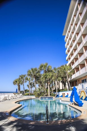 Imagen de la piscina del Hotel Beachcomber Beachfront , A By The Sea Resort. Foto 14