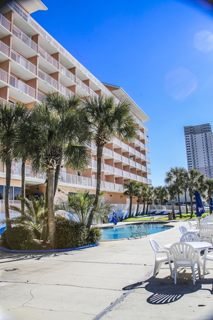 Imagen de la piscina del Hotel Beachcomber Beachfront , A By The Sea Resort. Foto 15