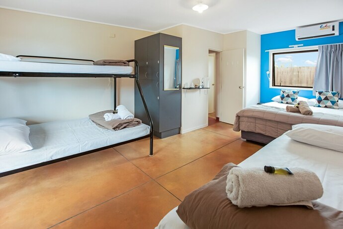 Imagen de los interiores del Hotel Beachcomber Lodge and Backpacker. Foto 35