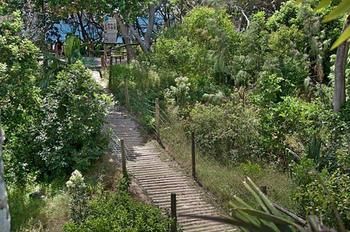 Imagen de los exteriores del Hotel Beachcomber On The Spit. Foto 6