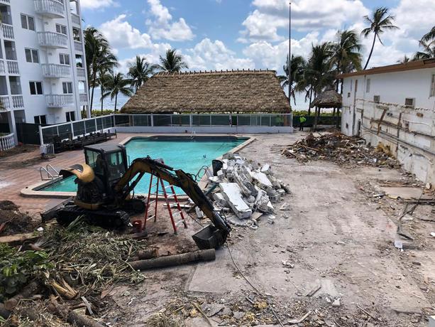 Imagen de los exteriores del Hotel Beachcomber Resort and Club. Foto 7