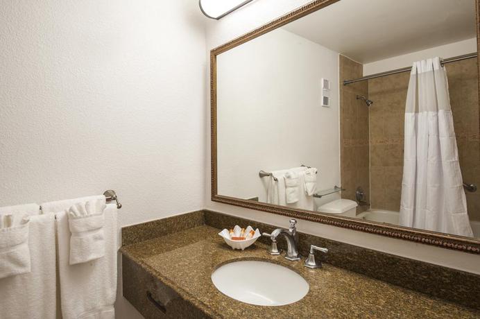Imagen de la habitación del Hotel Beachcomber Resort and Club. Foto 3