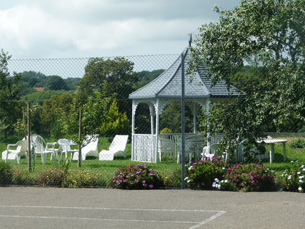 Imagen de los exteriores del Hotel Beachcombers. Foto 9