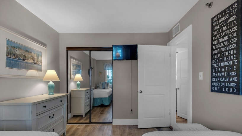 Imagen de la habitación del Hotel Beachcrest. Foto 11