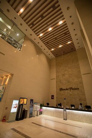 Imagen de los interiores del Hotel Beache Palace. Foto 35