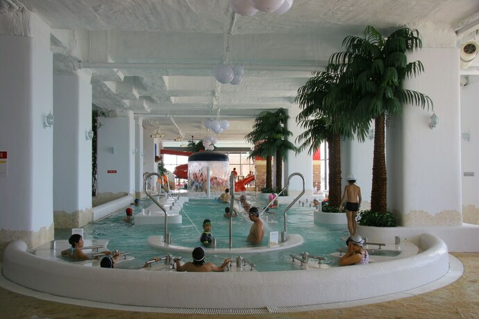 Imagen de la piscina del Hotel Beache Palace. Foto 38