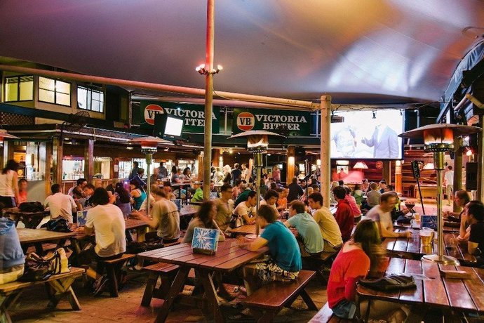 Imagen del bar/restaurante del Hotel Beaches Backpackers Airlie Beach - Hostel. Foto 3