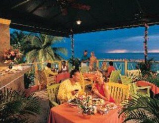 Imagen del bar/restaurante del Hotel Beaches Ocho Rios Resort & Golf Club. Foto 2