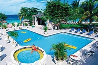 Imagen de la piscina del Hotel Beaches Sandy Bay. Foto 5