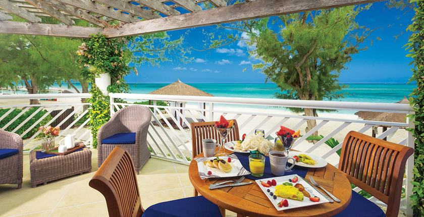 Imagen del bar/restaurante del Hotel Beaches Turks and Caicos Resort. Foto 2