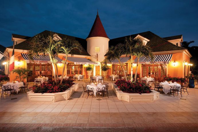 Imagen del bar/restaurante del Hotel Beaches Turks and Caicos Resort. Foto 4