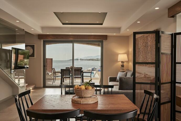 Imagen general del Hotel Beachfront Alassa Villas w Private Pools Complex. Foto 5