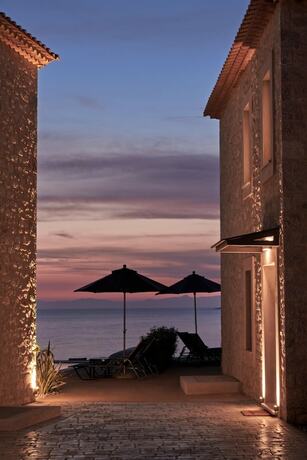 Imagen general del Hotel Beachfront Alassa Villas w Private Pools Complex. Foto 6