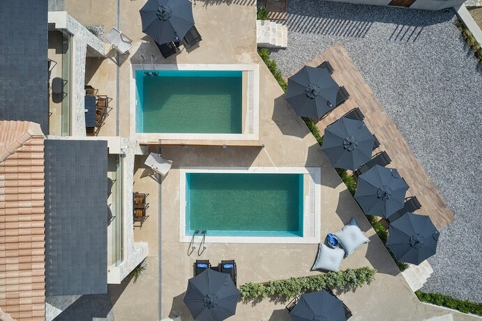 Imagen general del Hotel Beachfront Alassa Villas w Private Pools Complex. Foto 9
