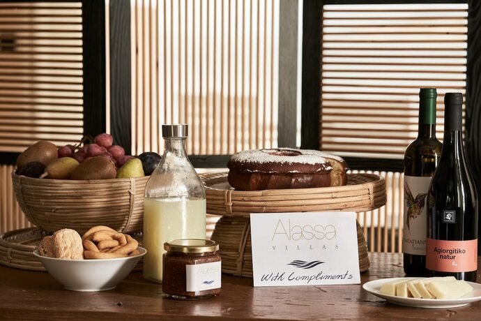 Imagen general del Hotel Beachfront Alassa Villas w Private Pools Complex. Foto 10